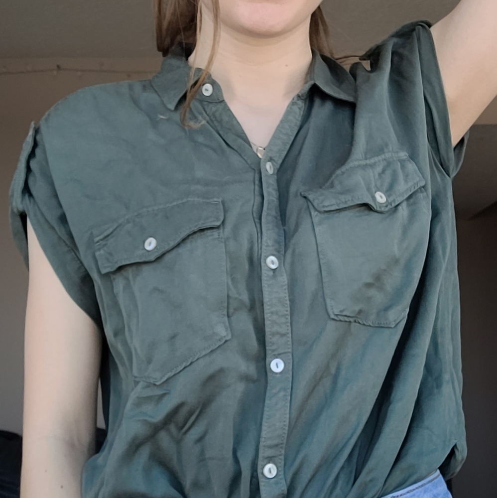 ARIE BUTTON UP